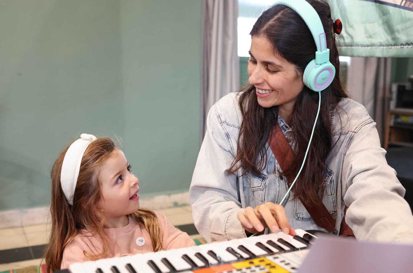 בעיר ובכפר (2)